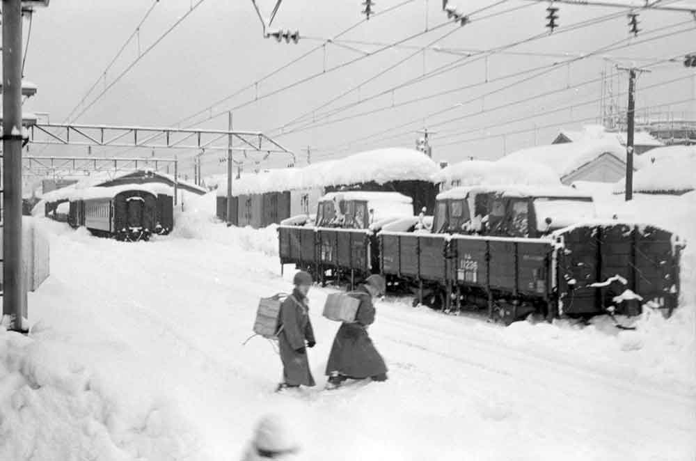 雪に覆われた福井県鯖江市