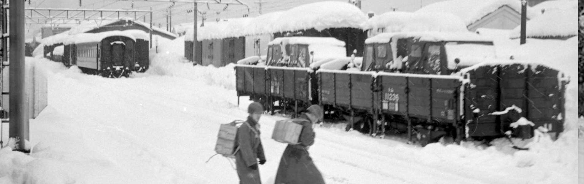 雪に覆われた福井県鯖江市